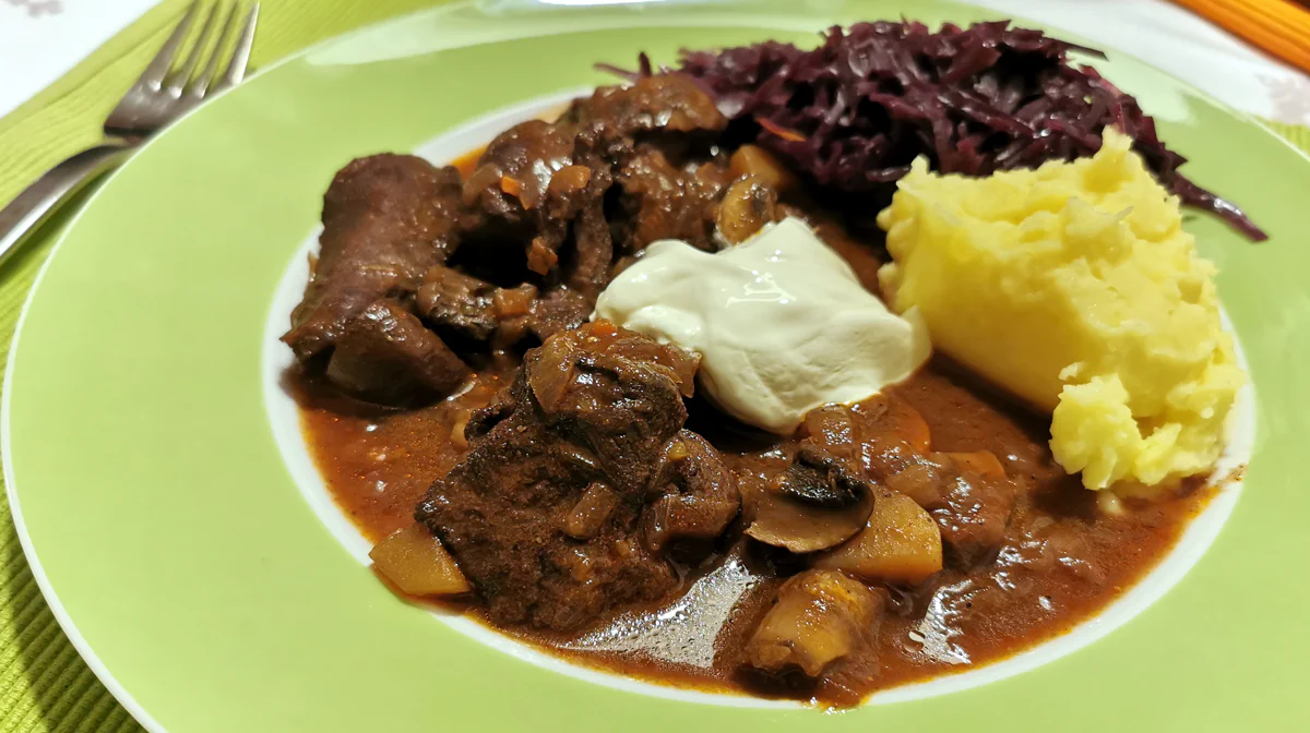 Hirschgulasch